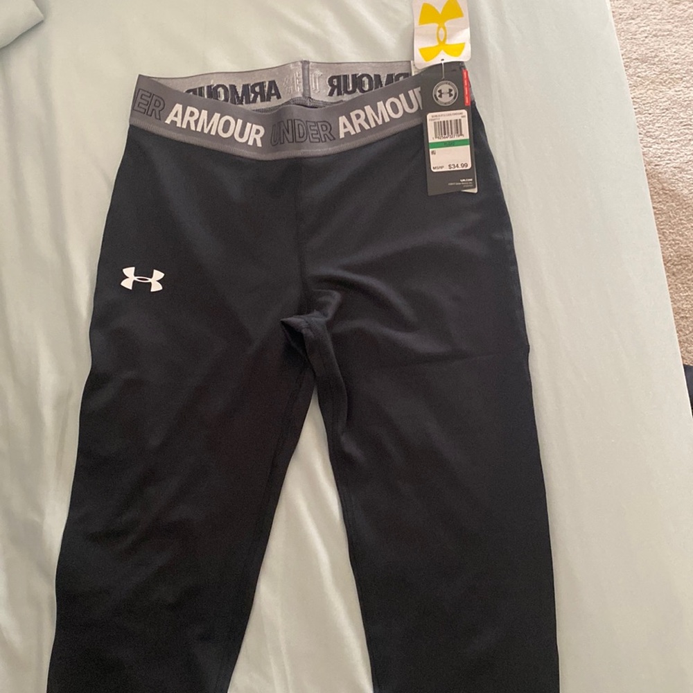 New with tags Under Armour leggings. Size L.